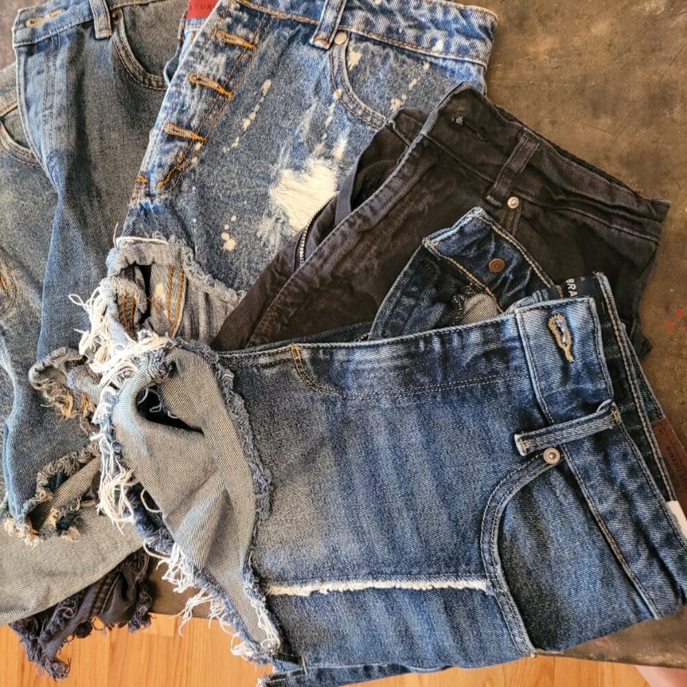 7 Pairs of shorts - Bundle of cut distressed denim shorts